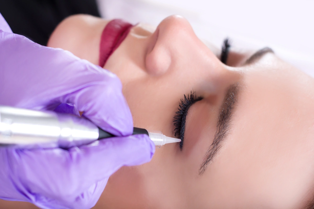 Obrazek przedstawia usługę Makijaż Permanentny oczu