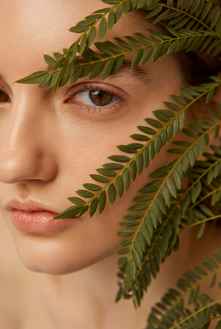 Obrazek przedstawia zadowoloną klientkę Beauty Estetica